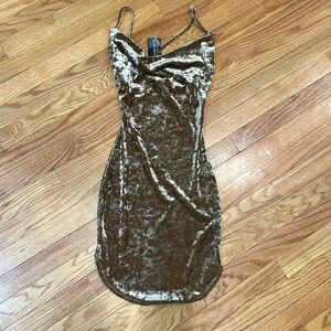🏷️ 3 for $30  NWT FASHION NOVA velvet spaghetti strap dress